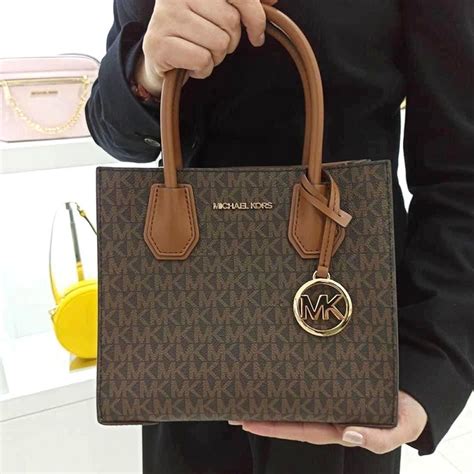 Túi xách Michael Kors Túi xách tay Có sẵn